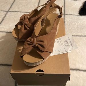 Ugg size 9 Camilla sandal
